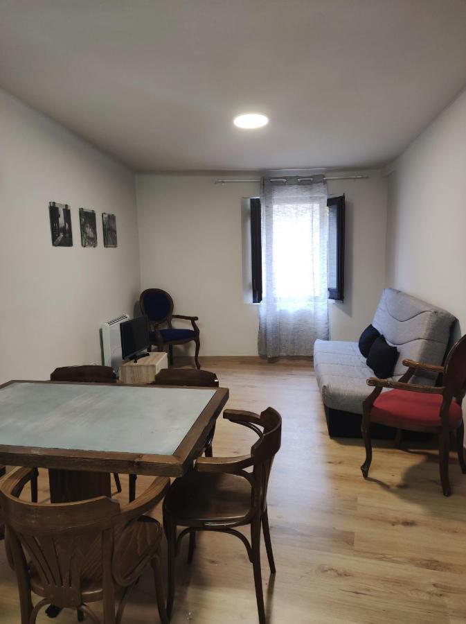 Apt 1 Acollidor Al Centre Historic De Vic Aptgarbi Bagian luar foto