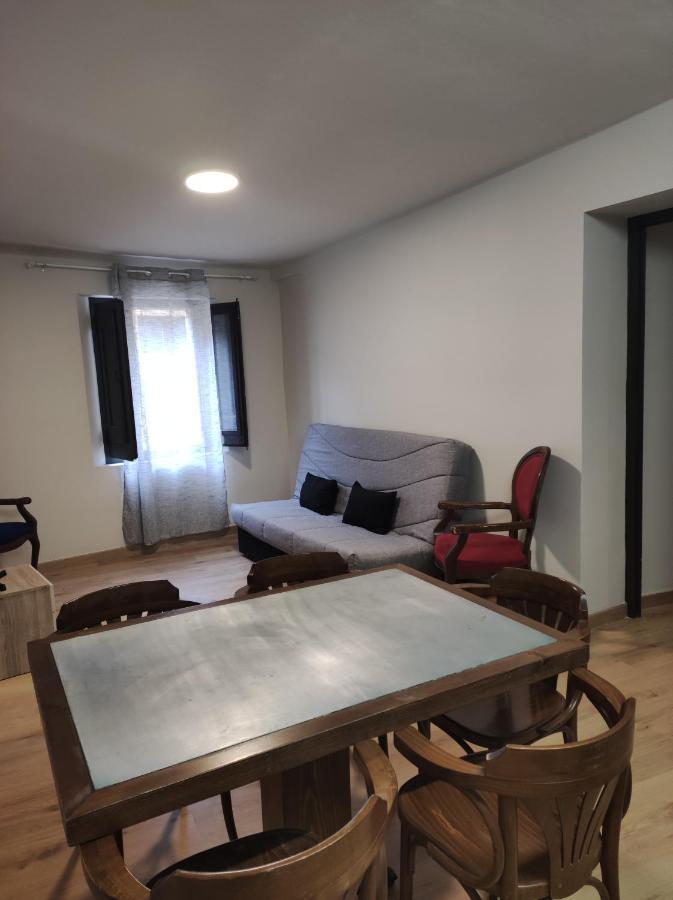 Apt 1 Acollidor Al Centre Historic De Vic Aptgarbi Bagian luar foto