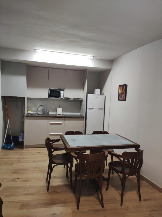 Apt 1 Acollidor Al Centre Historic De Vic Aptgarbi Bagian luar foto